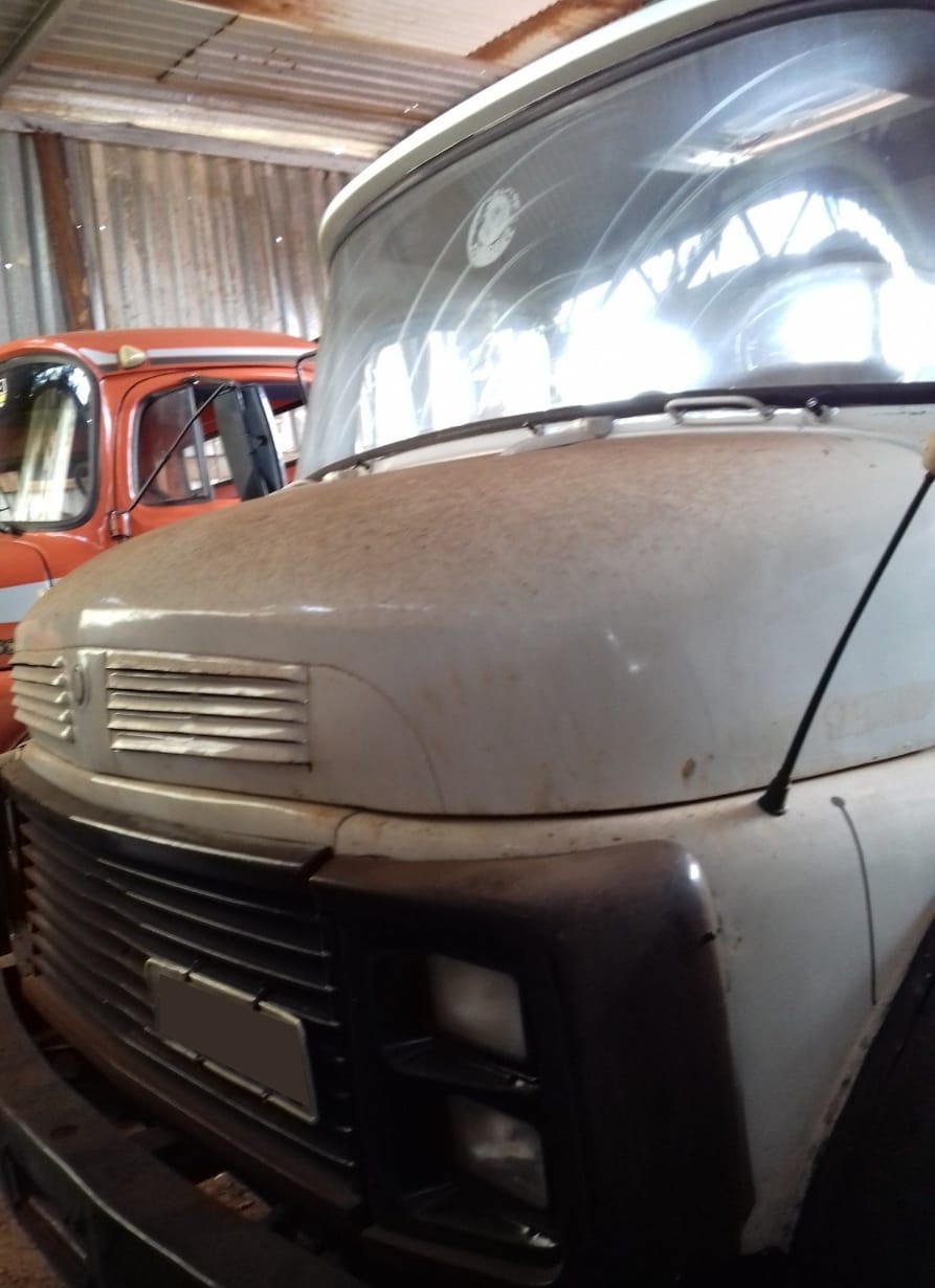 Caminhão Mercedes Benz 1519  - Imagem 2