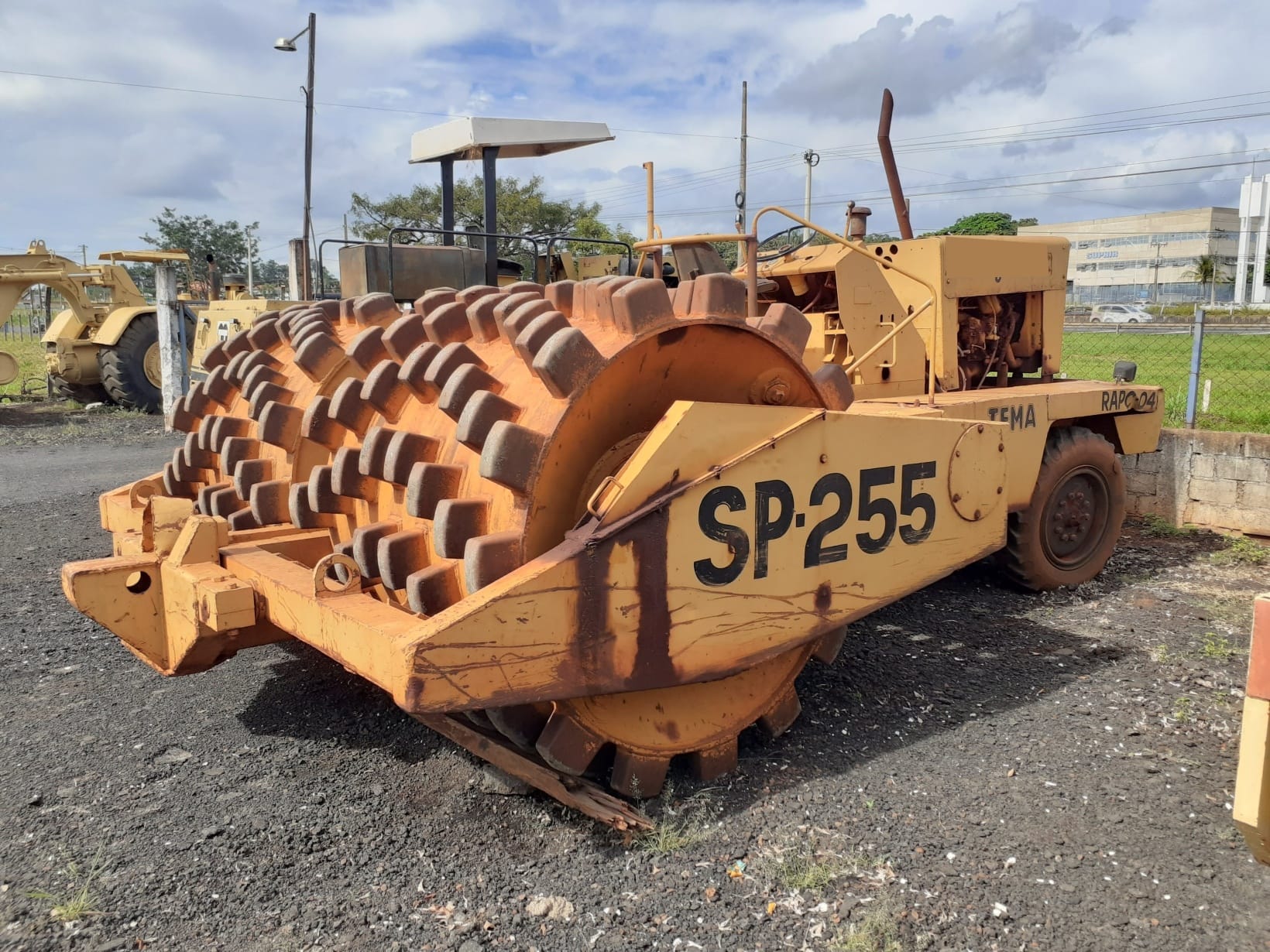 Rolo Compactador Tema terra SP255 1987 - Imagem 2