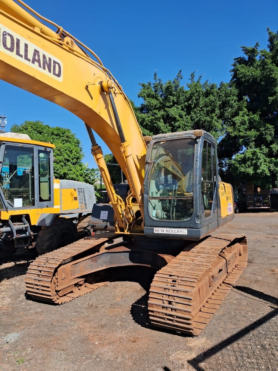 Escavadeira New Holland  E215 B 2010 - Imagem 3