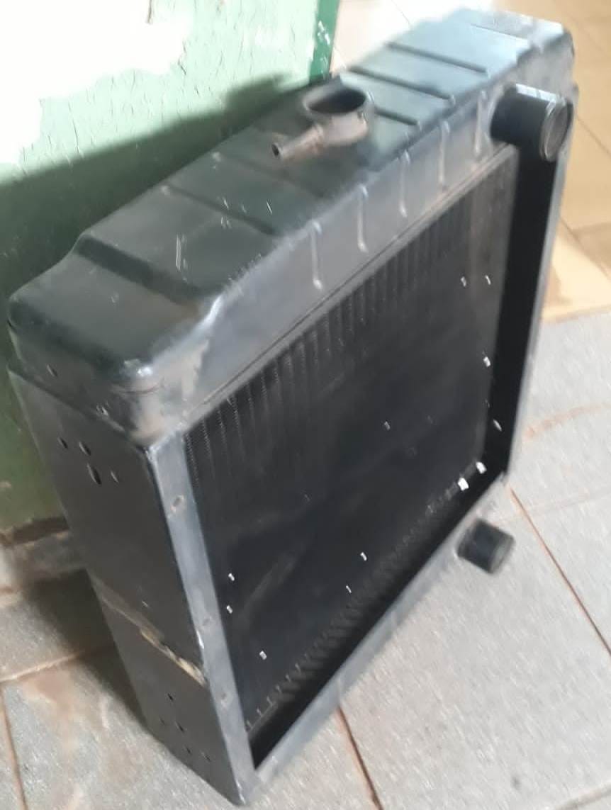 Peça Outros  Radiador da escavadeira Poclain - Imagem 3