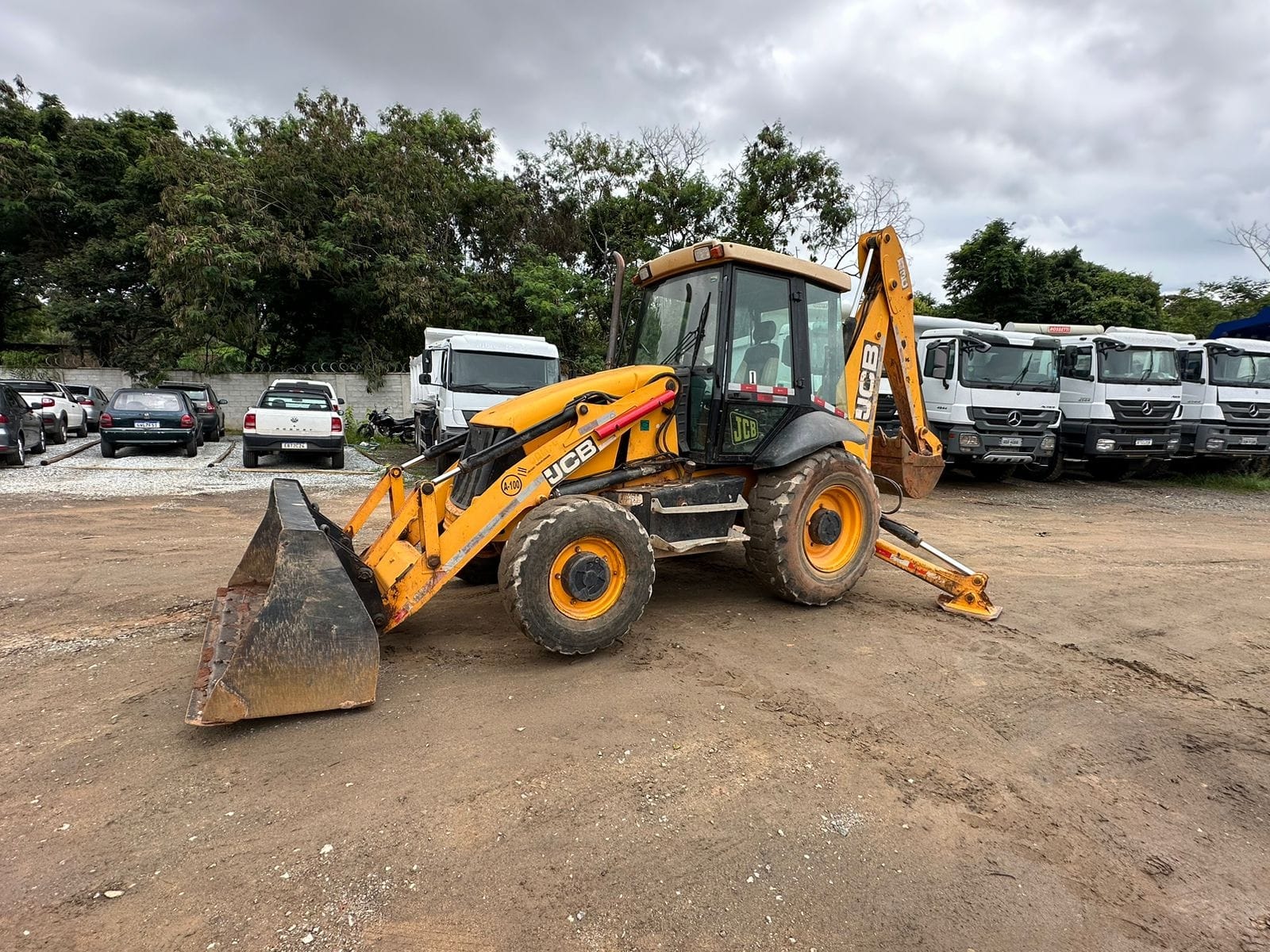 Retroescavadeira JCB 3C 2013 - Imagem 1