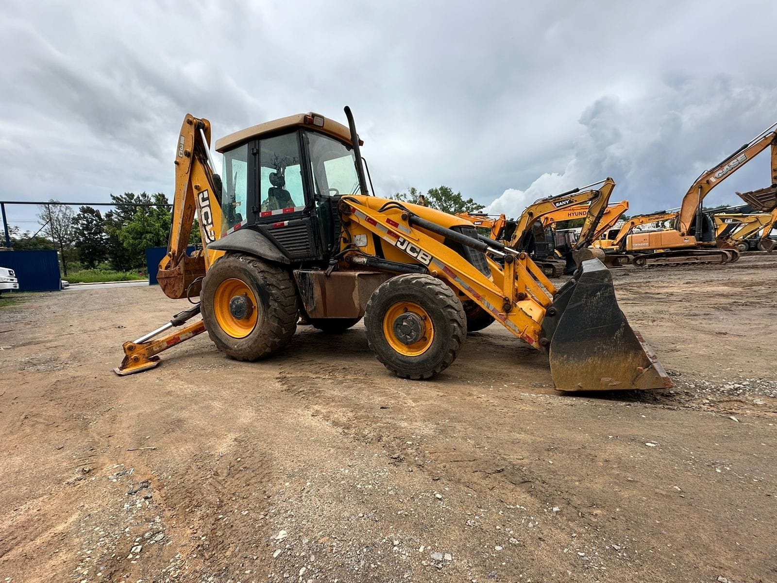 Retroescavadeira JCB 3C 2013 - Imagem 3