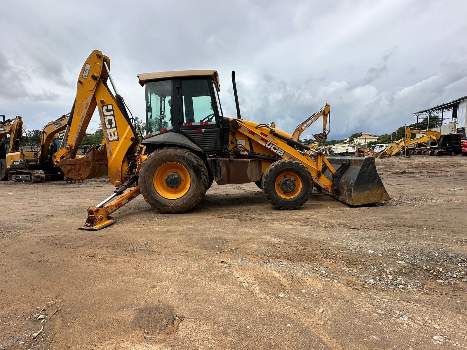 Retroescavadeira JCB 3C 2013 - Imagem 4
