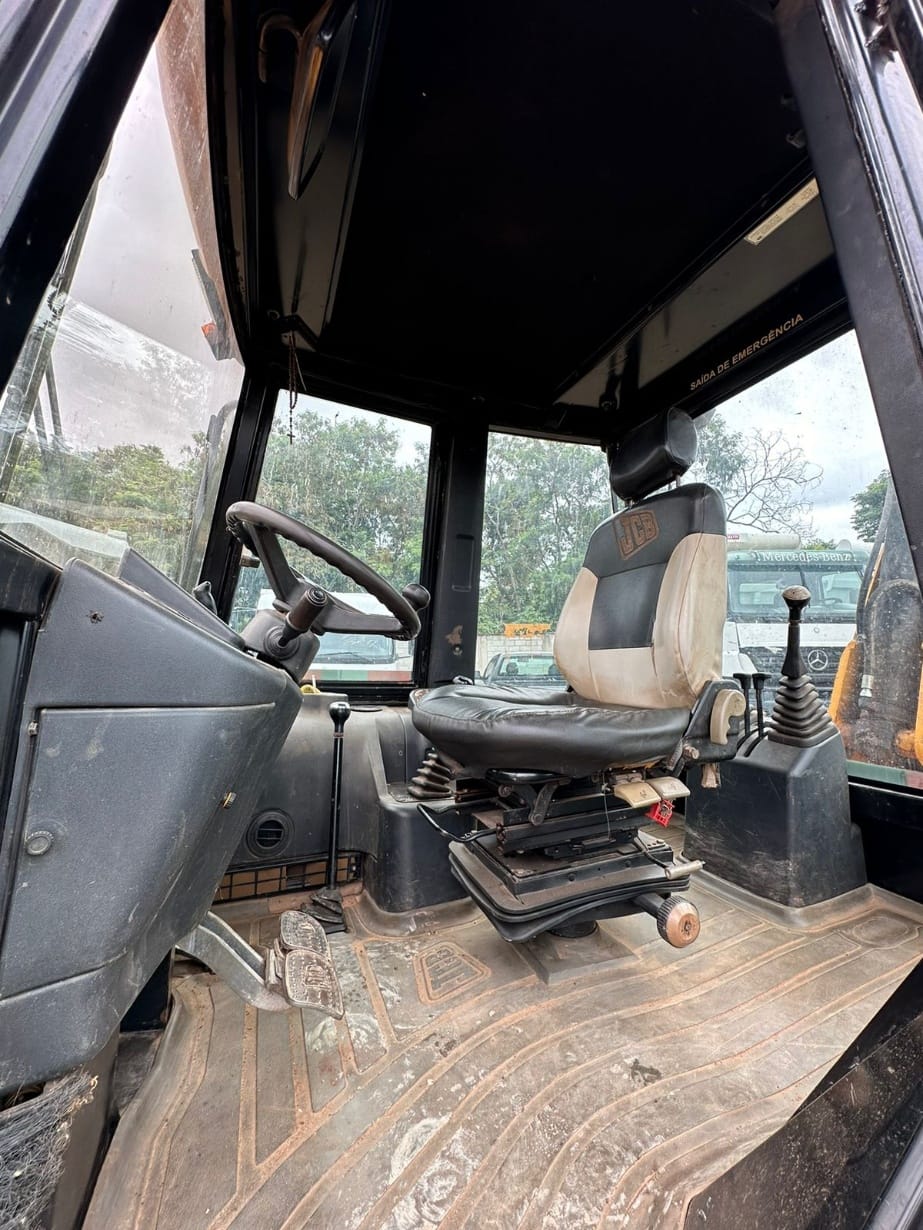 Retroescavadeira JCB 3C 2013 - Imagem 5