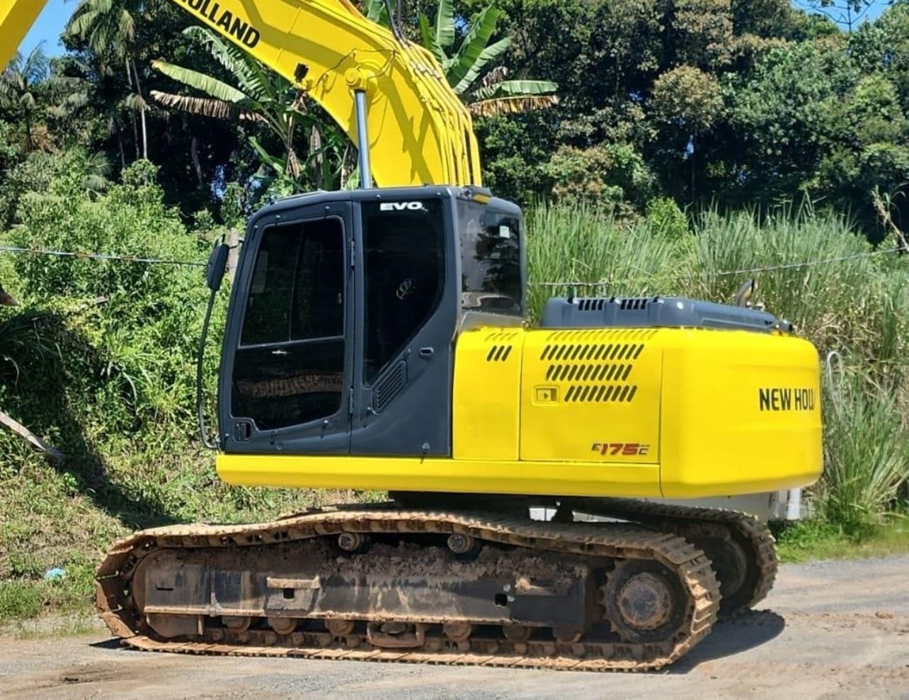 Escavadeira New Holland  E175C 2016 - Imagem 1