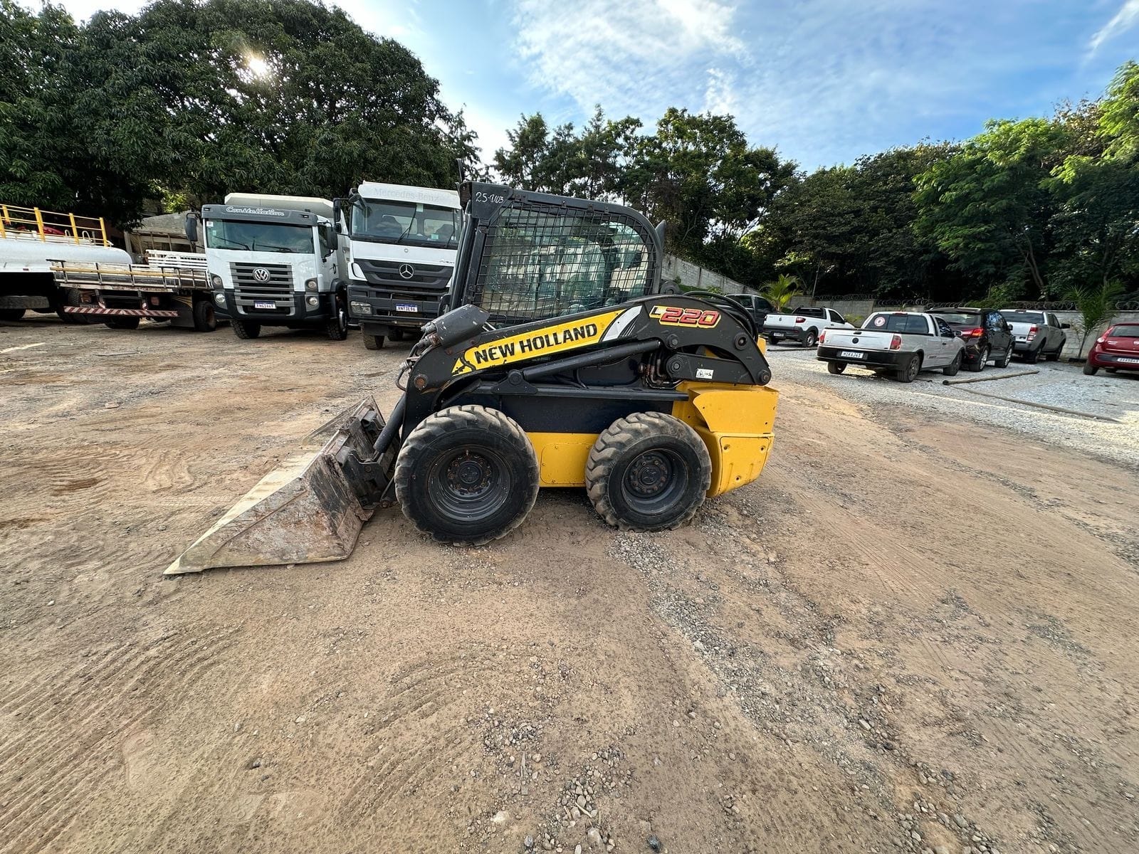 Mini Carregadeira New Holland L220 2018 - Imagem 4