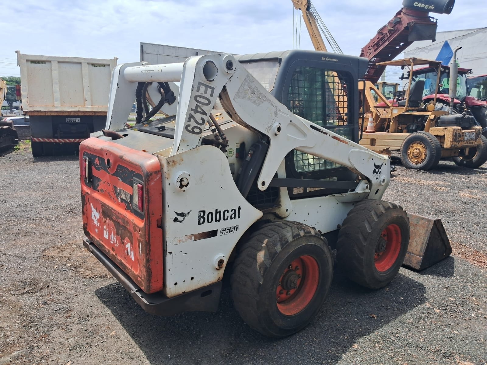 Mini Carregadeira Bobcat S650 2011 - Imagem 5