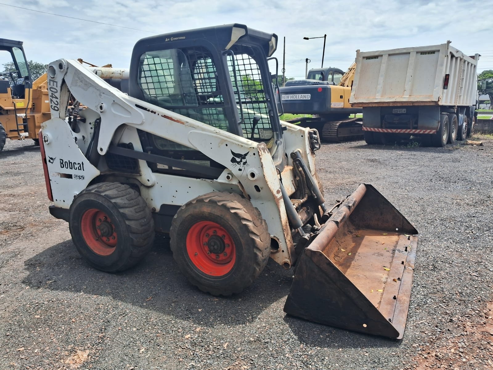 Mini Carregadeira Bobcat S650 2011 - Imagem 8