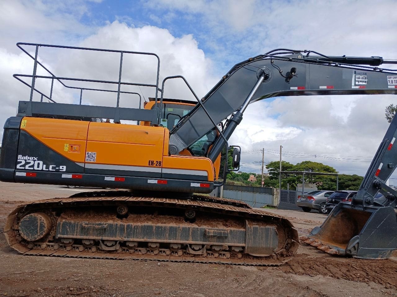Escavadeira Hyundai R220LC-9 2020 - Imagem 2