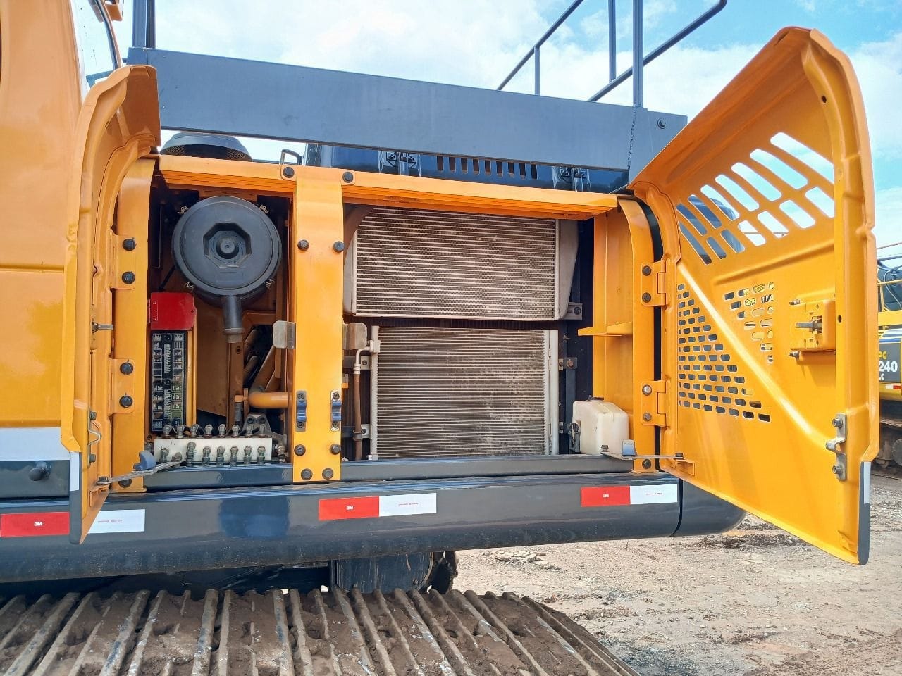 Escavadeira Hyundai R220LC-9 2020 - Imagem 6