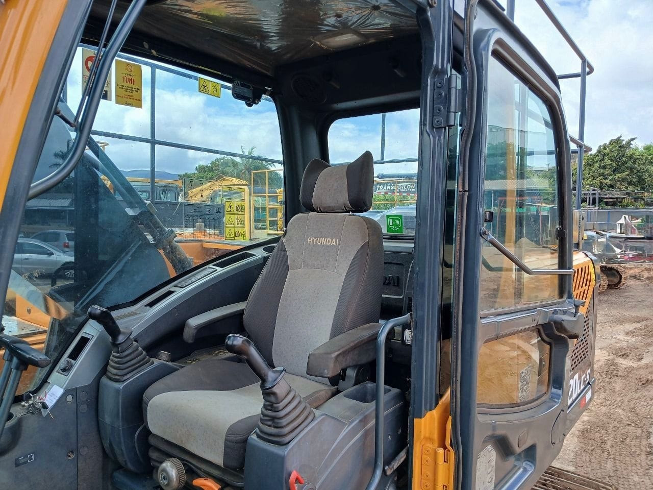 Escavadeira Hyundai R220LC-9 2020 - Imagem 9