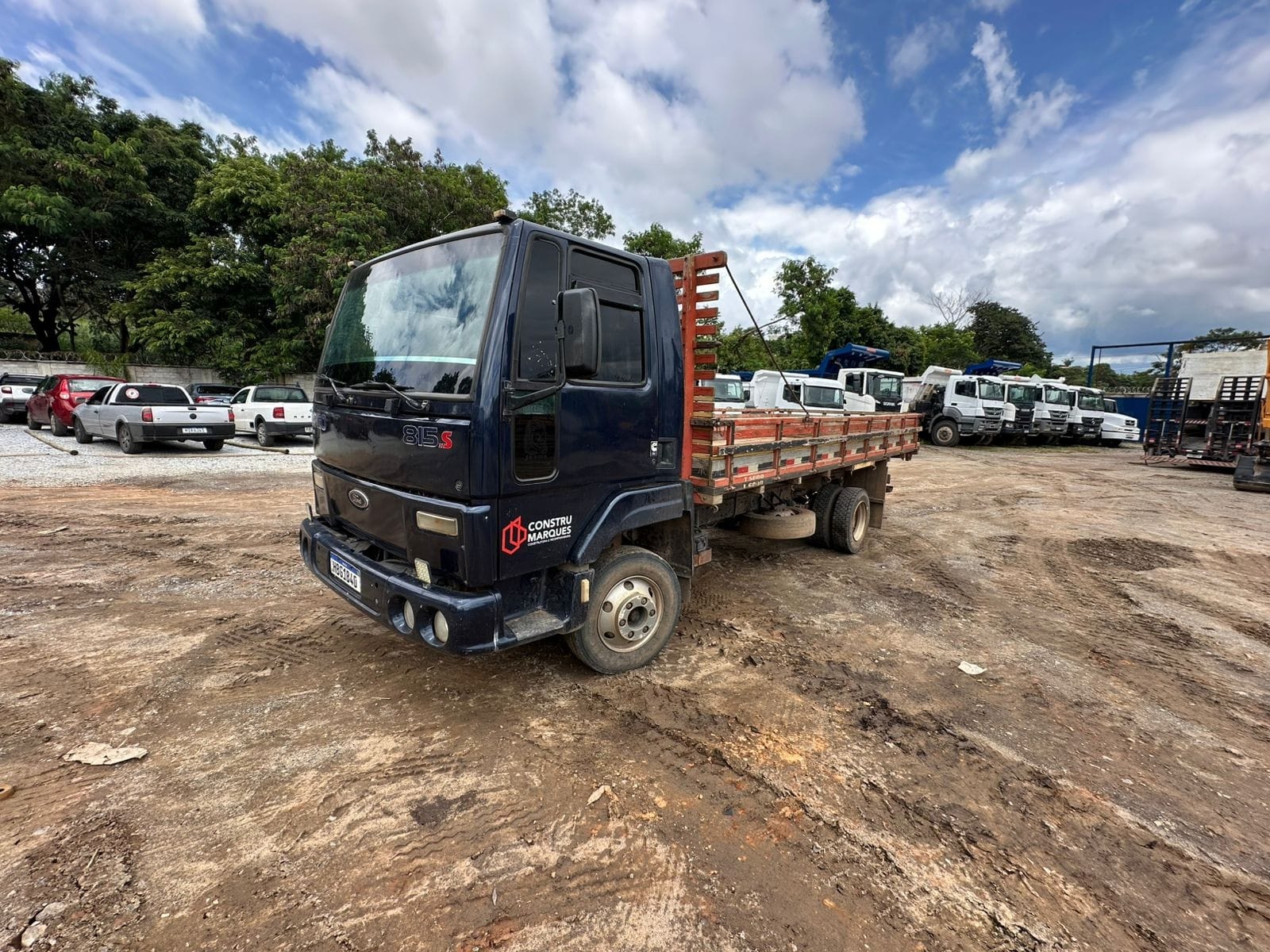 Caminhão Ford CARGO 815 2004 - Imagem 1