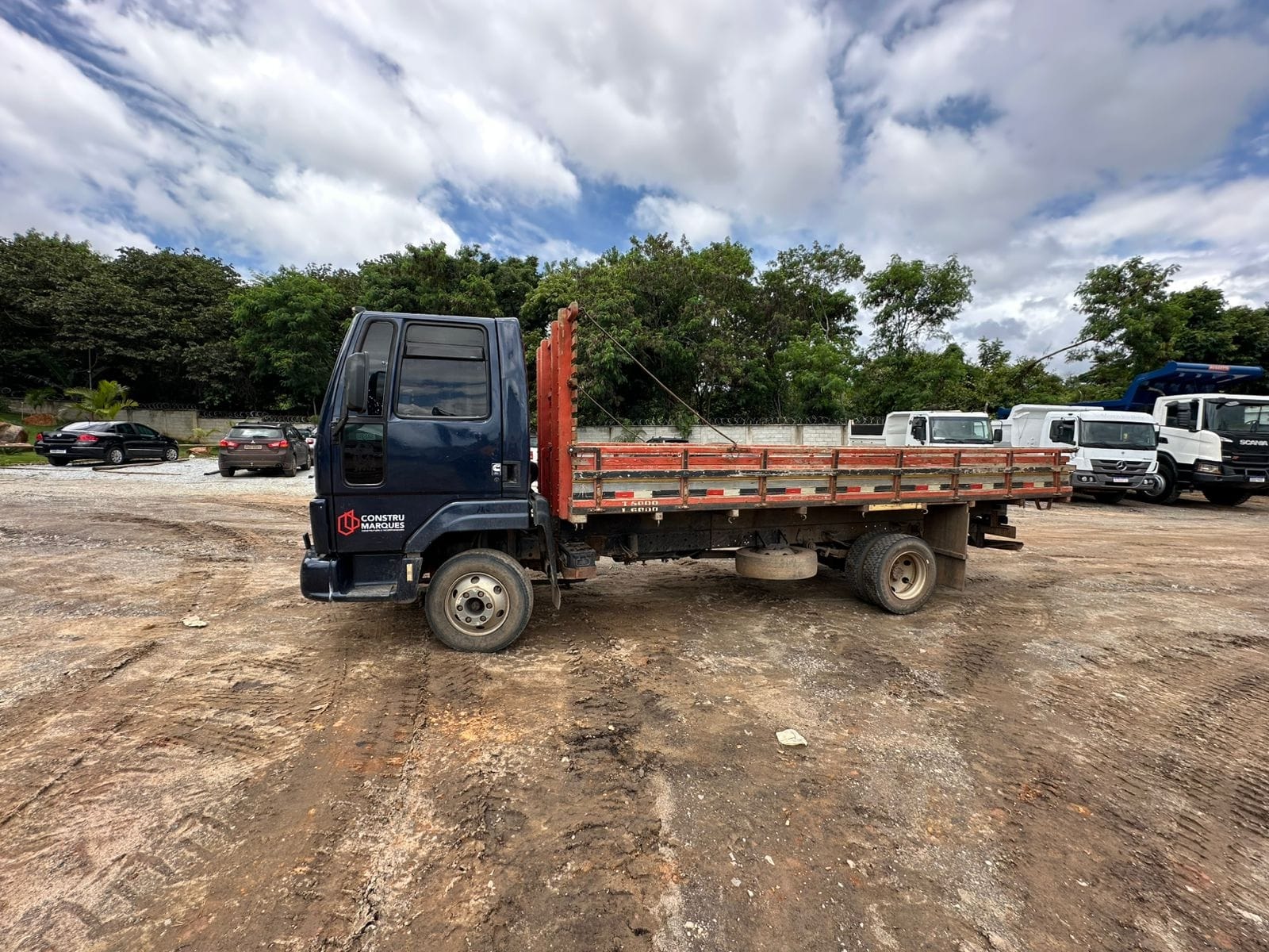 Caminhão Ford CARGO 815 2004 - Imagem 2
