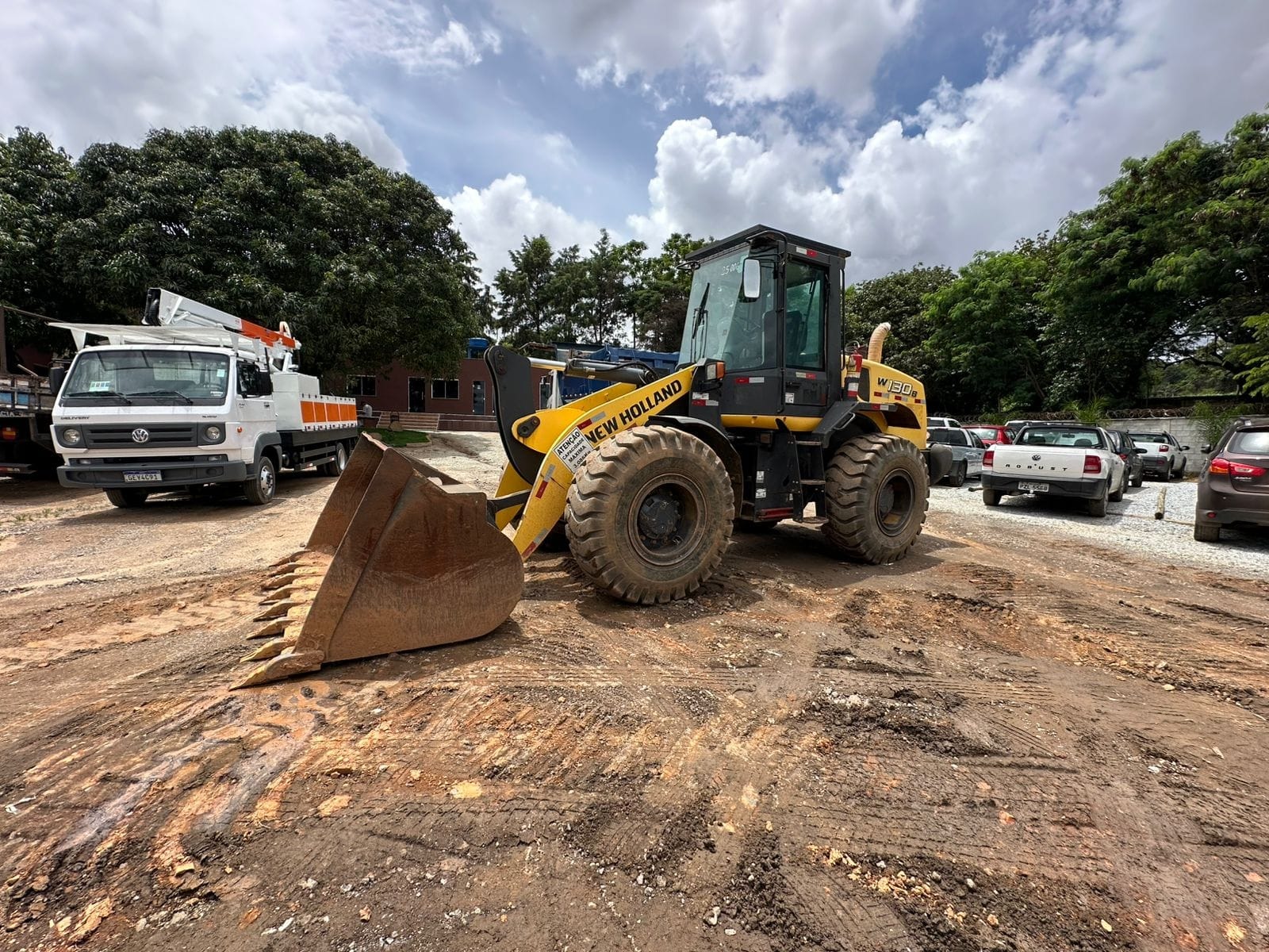 Pá Carregadeira New Holland W130 - Imagem 4