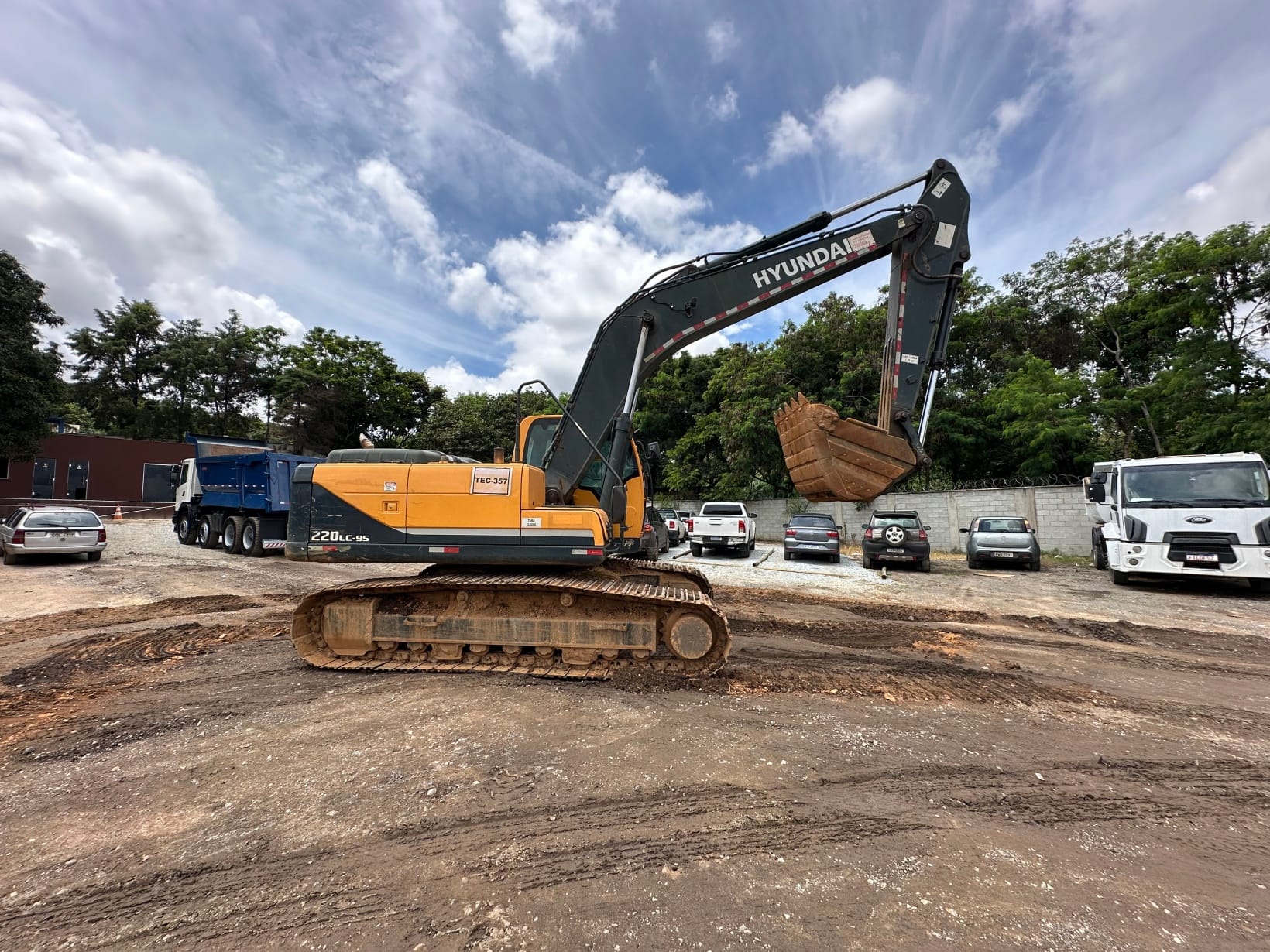 Escavadeira Hyundai 220LC-9S 2020 - Imagem 1