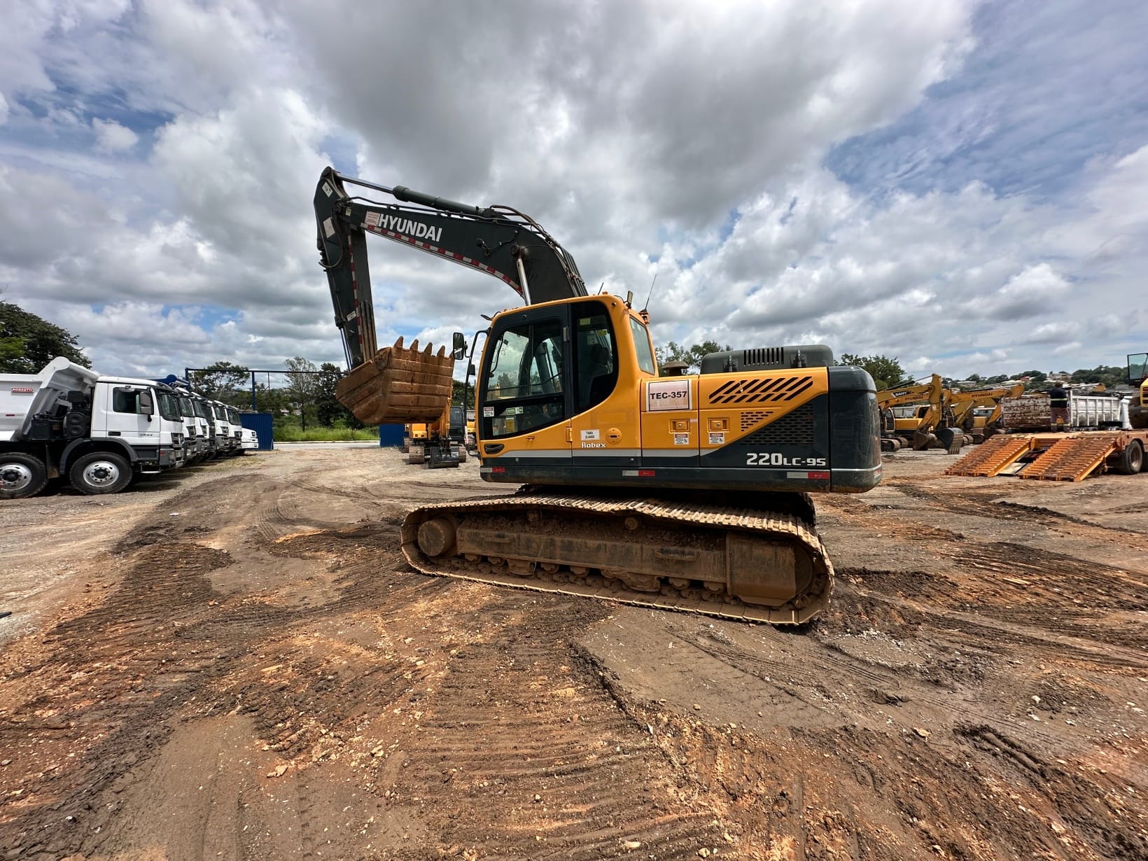 Escavadeira Hyundai 220LC-9S 2020 - Imagem 4