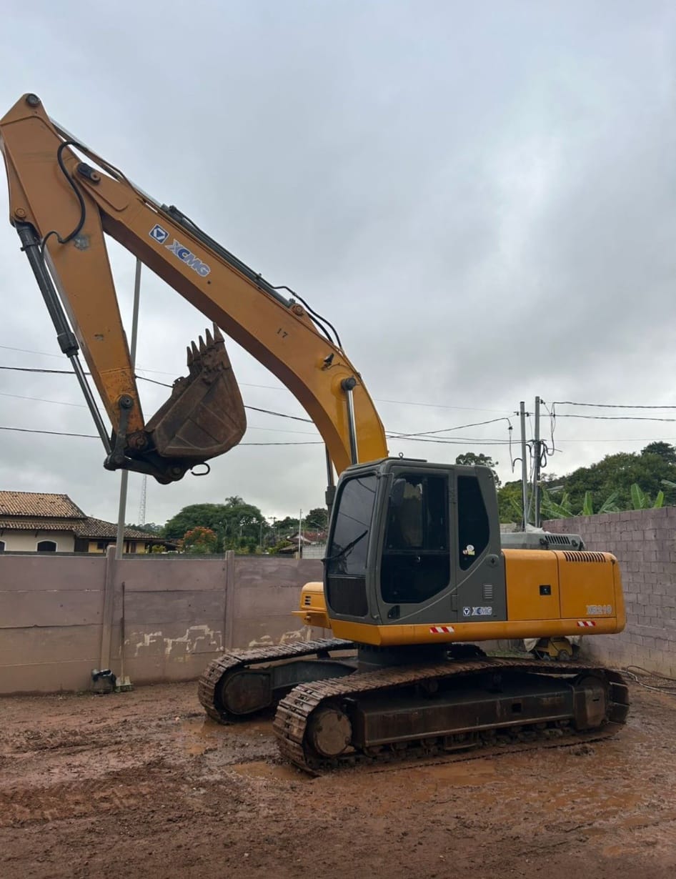 Escavadeira XCMG XE210 2010 - Imagem 1