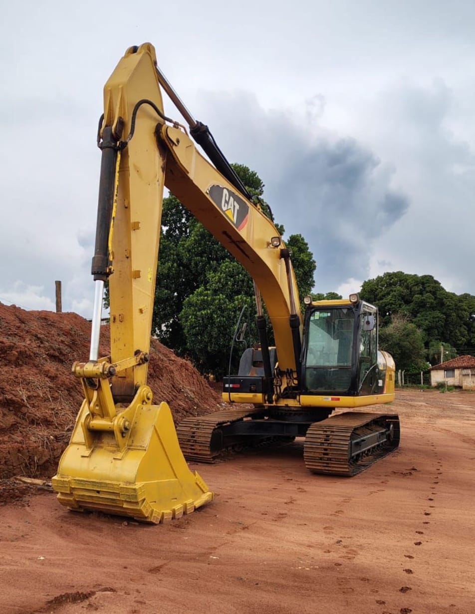 Escavadeira Caterpillar 320D2L 2015 - Imagem 1
