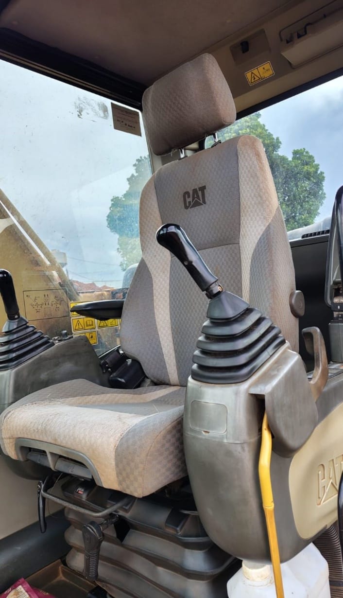 Escavadeira Caterpillar 320D2L 2015 - Imagem 6