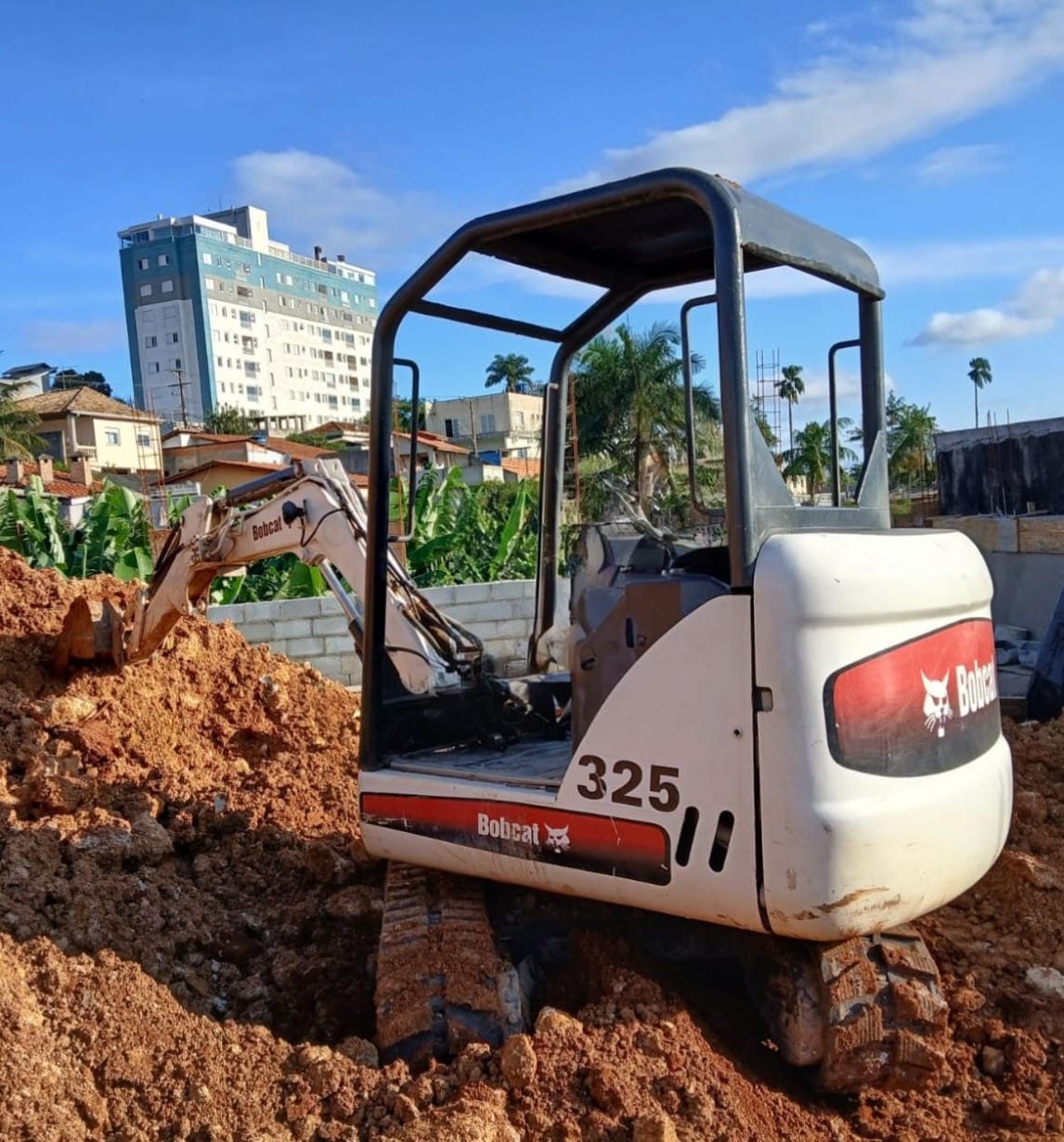 Mini Escavadeira Bobcat 325 2011 - Imagem 1