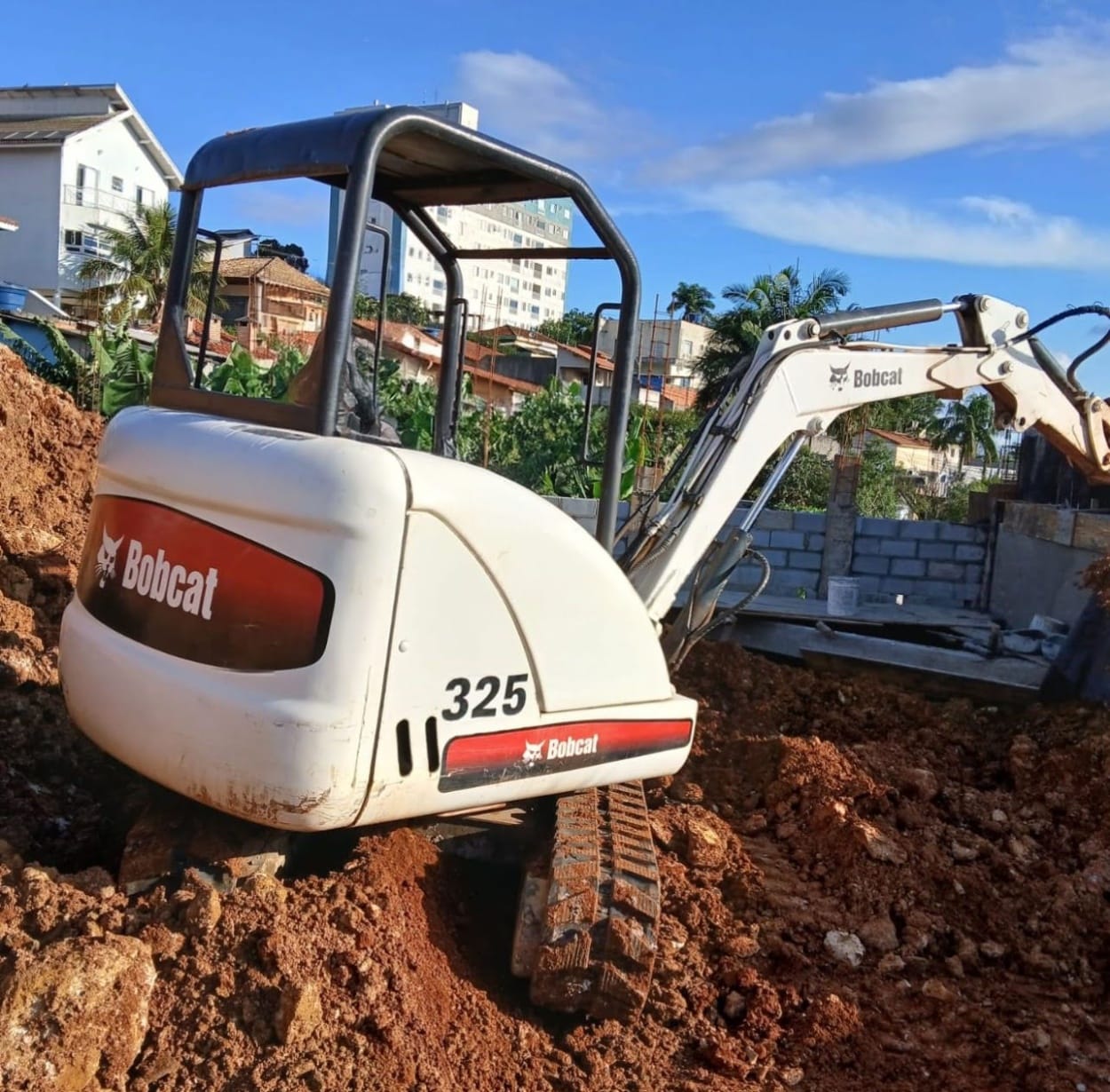 Mini Escavadeira Bobcat 325 2011 - Imagem 2