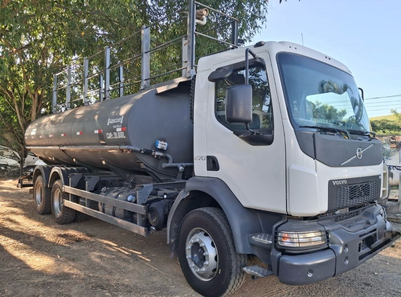Caminhão Volvo VM 270 2019 - Imagem 1