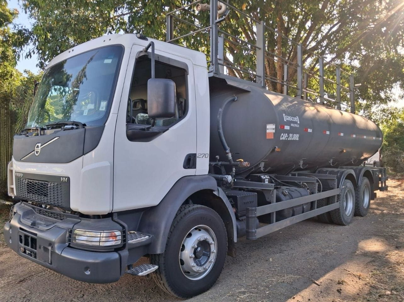 Caminhão Volvo VM 270 2019 - Imagem 2