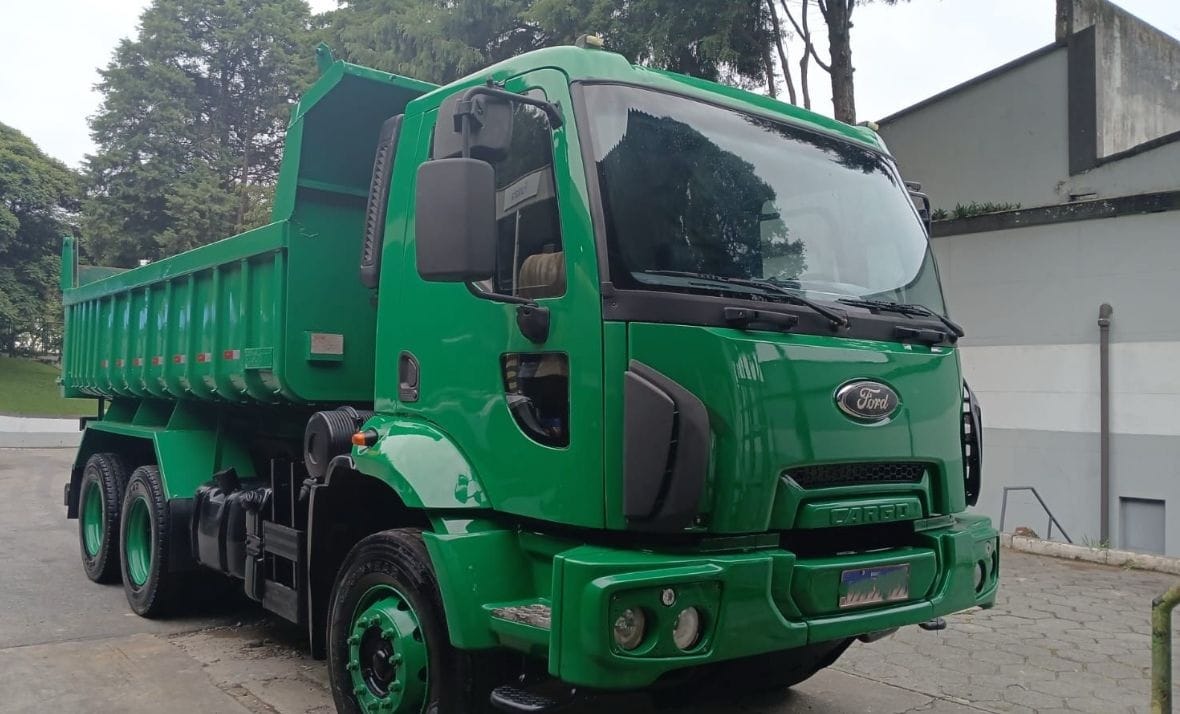 Caminhão Ford 2623 6x4 2013 - Imagem 1