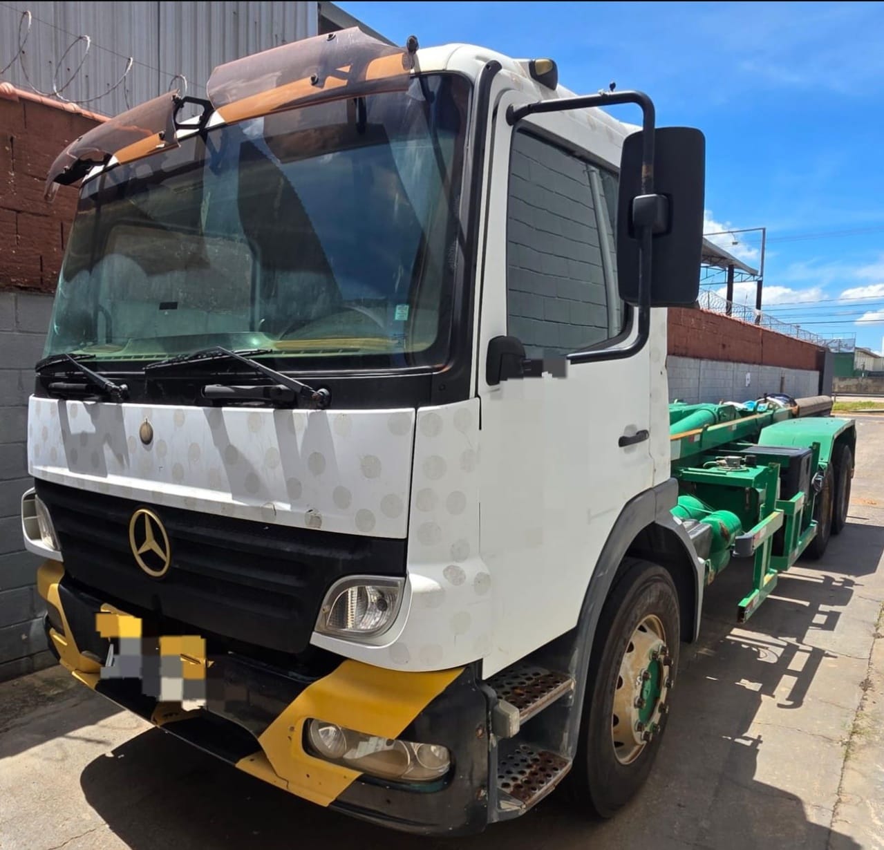 Caminhão Mecedes Benz Atego 2425 2011 - Imagem 1