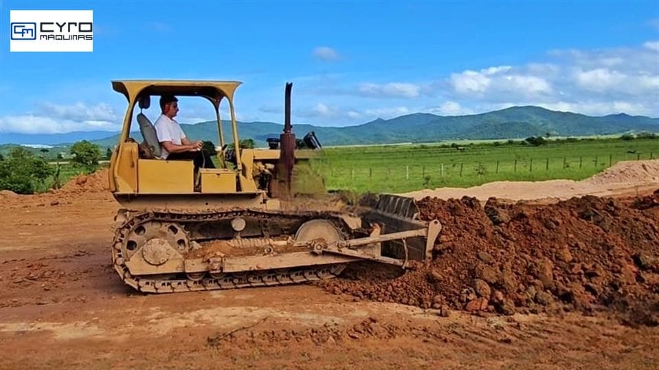 Trator de Esteira Caterpillar D4D 1974 - Imagem 1