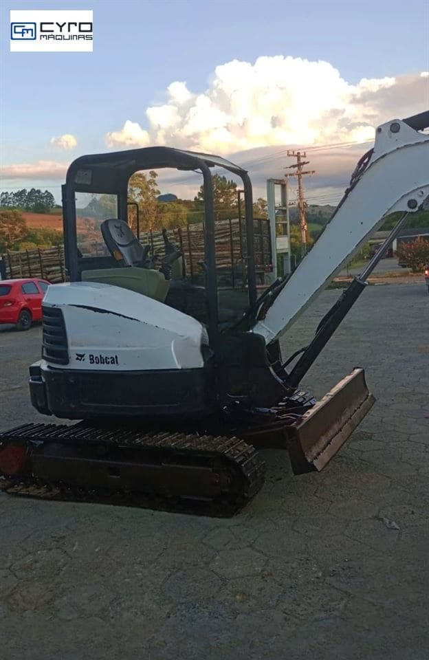 Mini-Escavadeira Bobcat E35 2012 - Imagem 1