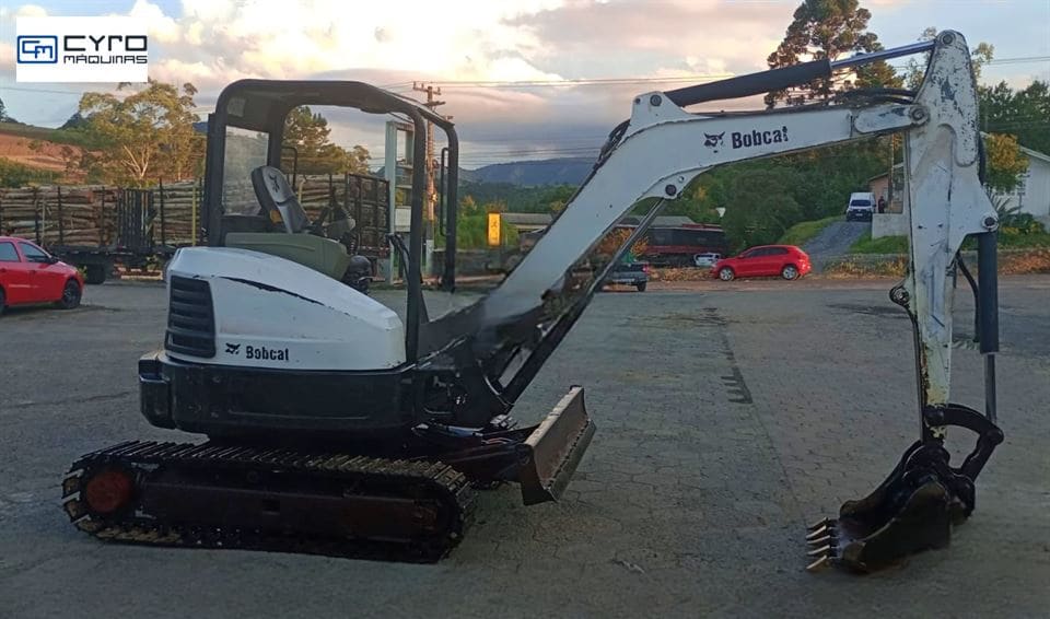 Mini-Escavadeira Bobcat E35 2012 - Imagem 2