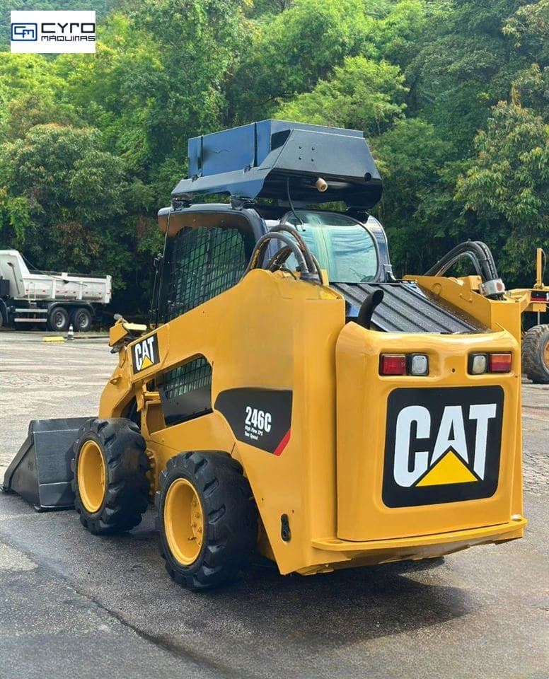 Mini-Carregadeira Caterpillar 246C 2011 - Imagem 4