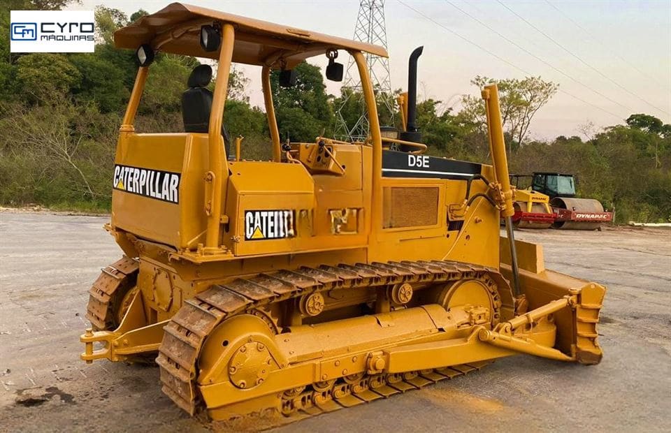 Trator de Esteira Caterpillar D5E 1980 - Imagem 2