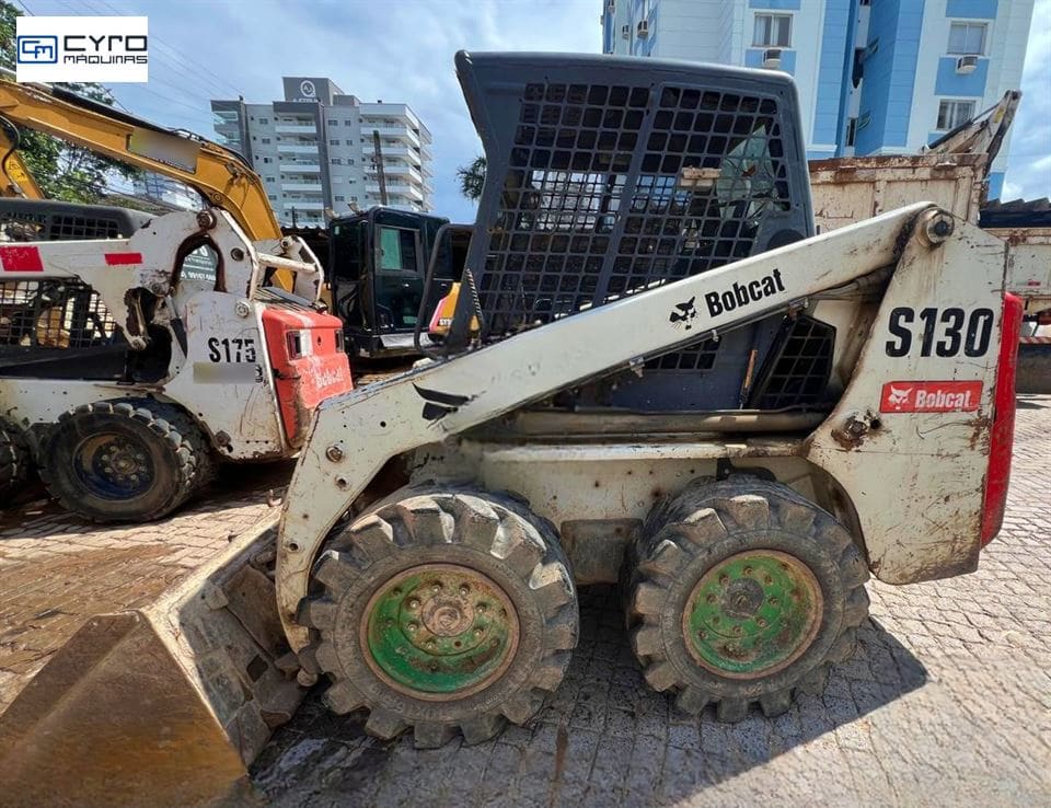Mini-Carregadeira Bobcat S130 2013 - Imagem 2