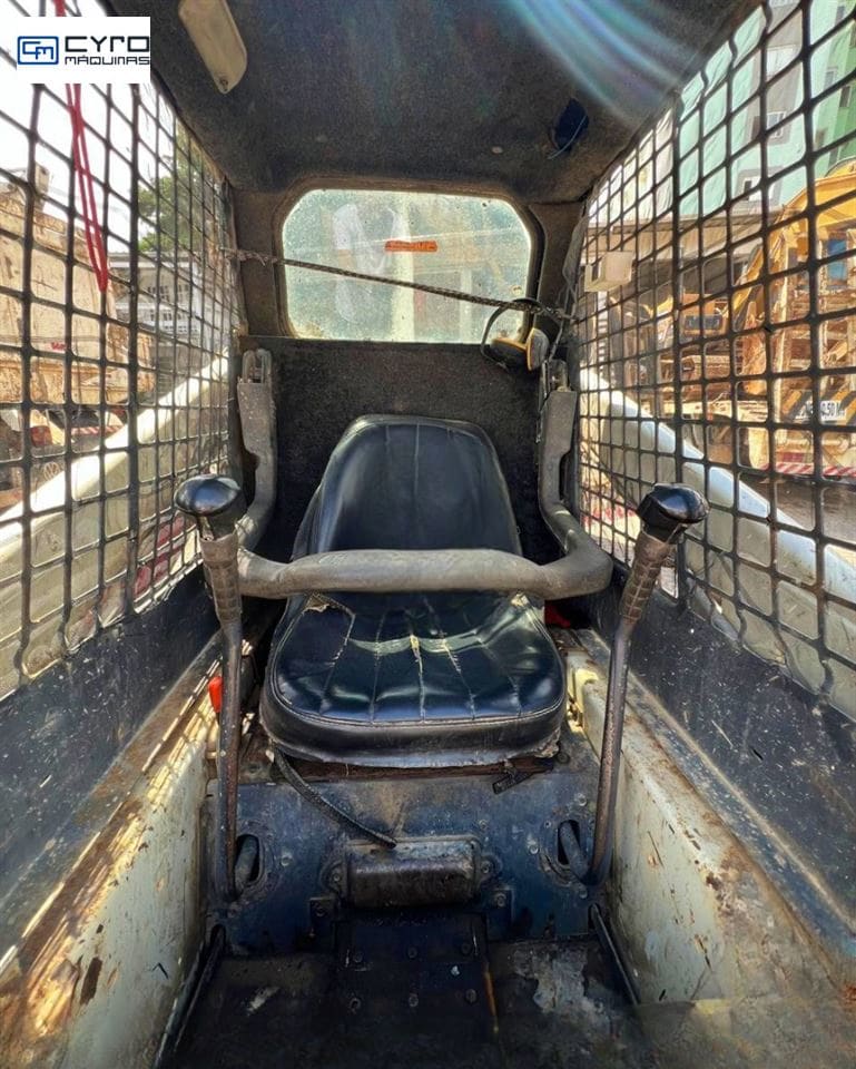 Mini-Carregadeira Bobcat S130 2013 - Imagem 7