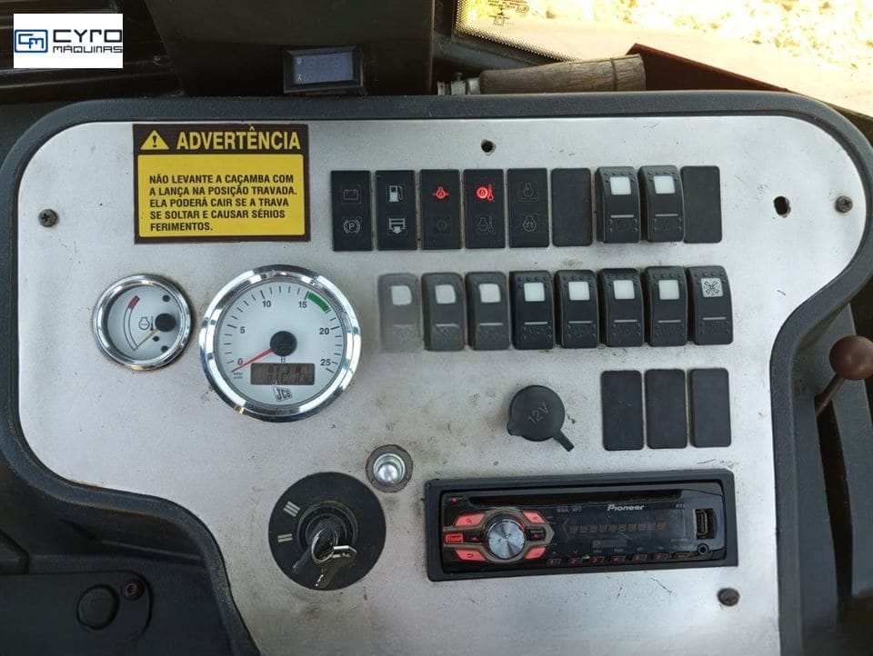 Retro Escavadeira JCB 3C 2012 - Imagem 7