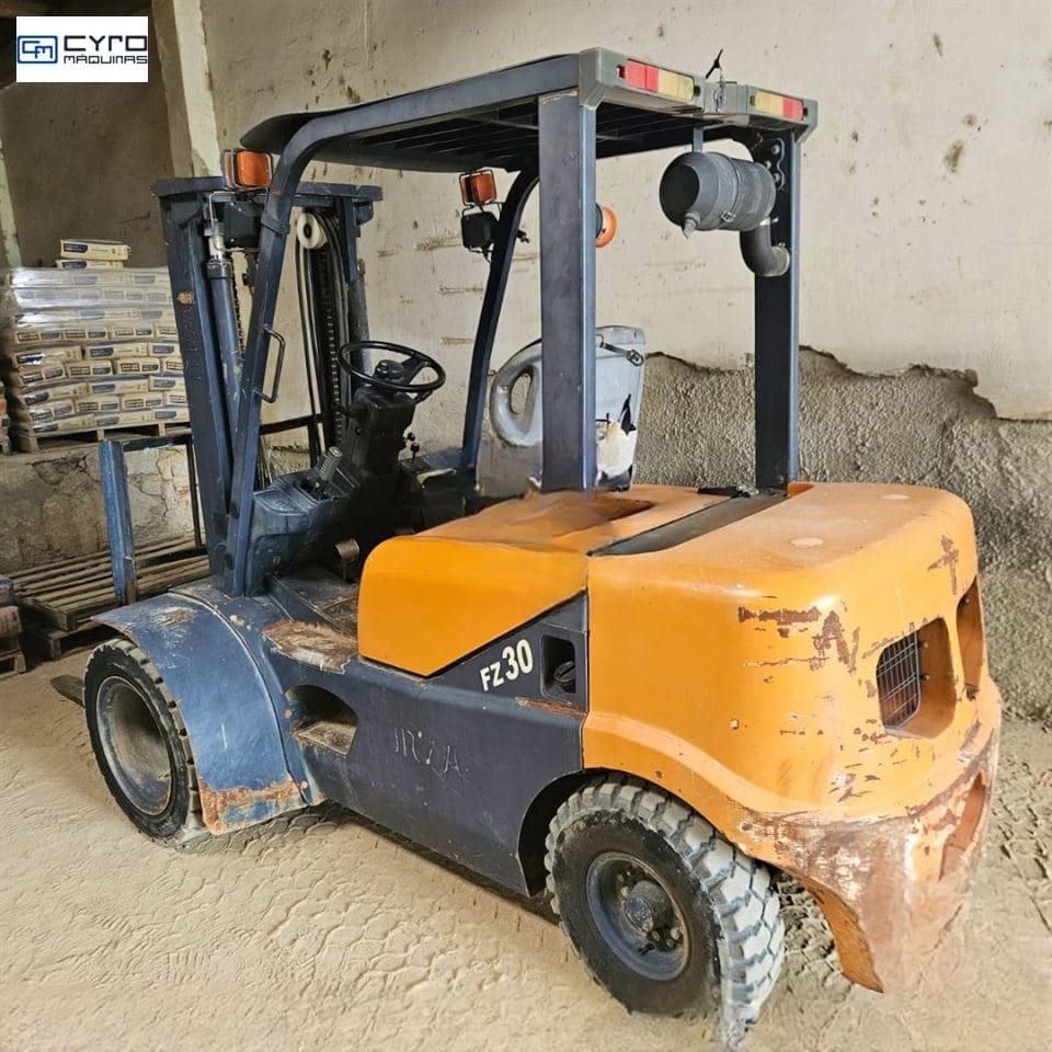 Empilhadeira Forza BR FZBR30D-2E 2014 - Imagem 2