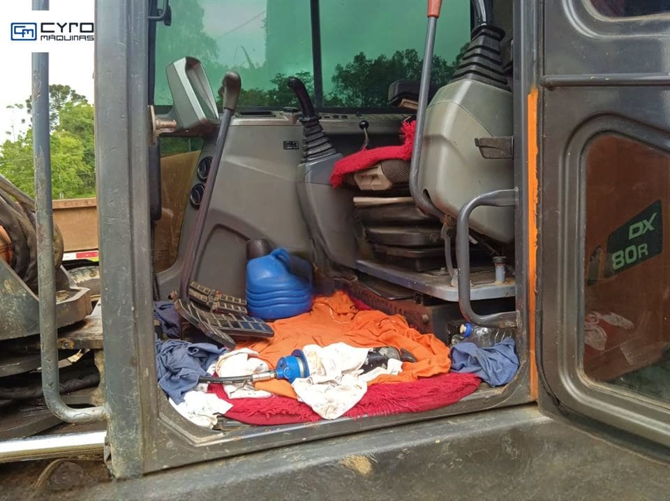 Mini-Escavadeira Doosan DX80R 2017 - Imagem 4