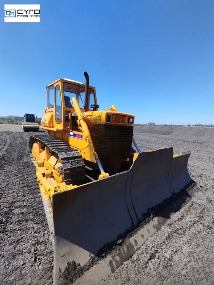 Trator de Esteira Komatsu D65 1986 - Imagem 4
