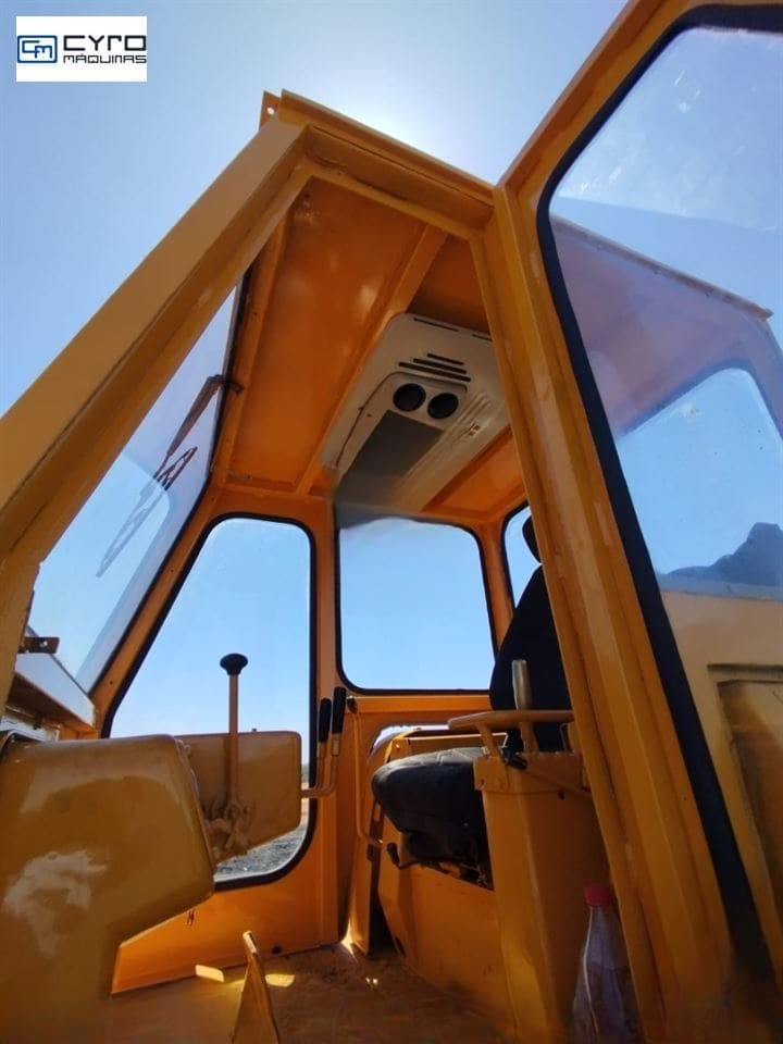 Trator de Esteira Komatsu D65 1986 - Imagem 5