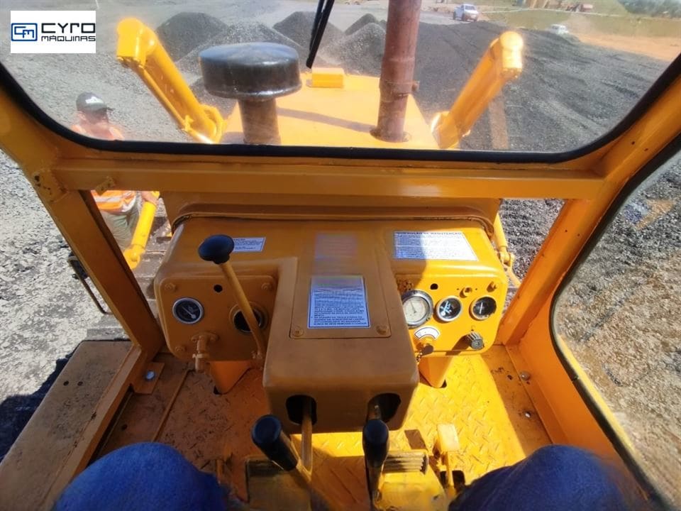 Trator de Esteira Komatsu D65 1986 - Imagem 6