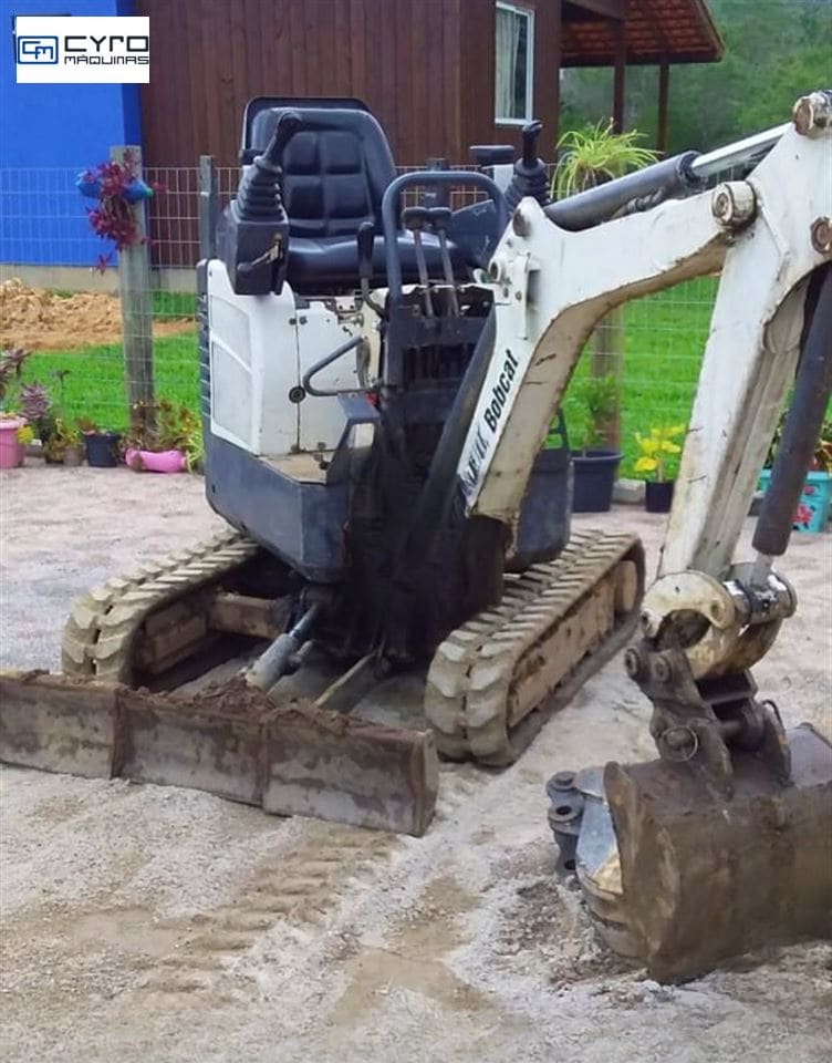 Mini-Escavadeira Bobcat E418 2012 - Imagem 2