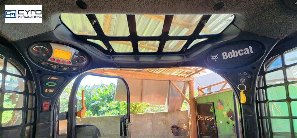 Mini-Carregadeira Bobcat S570 2021 - Imagem 7