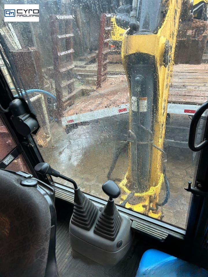 Retro Escavadeira New Holland B95B 2018 - Imagem 4