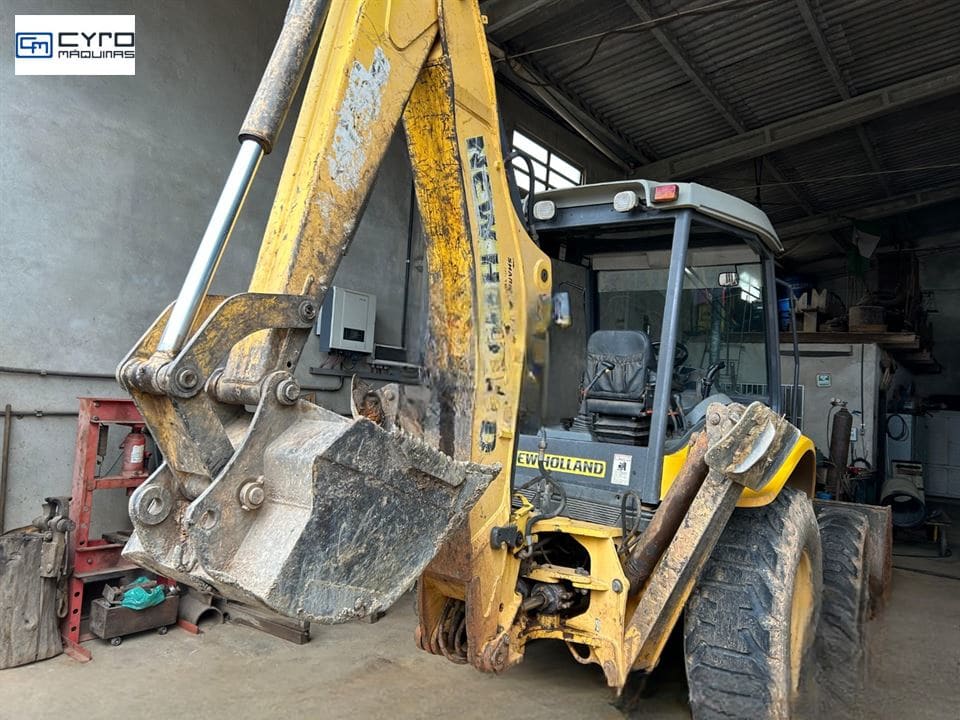 Retro Escavadeira New Holland B95B 2015 - Imagem 4