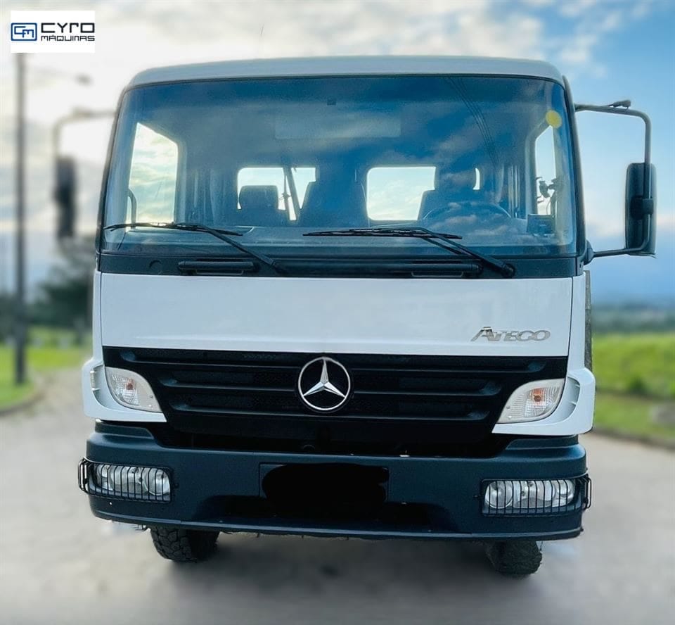 Caminhão Mercedes-Benz Atego 1725 4x4 2p (Diesel) 2011 - Imagem 3