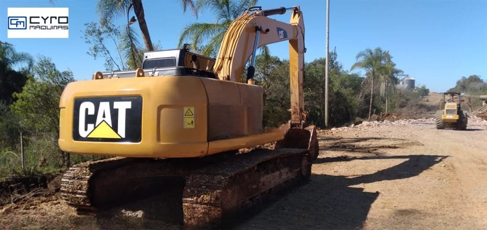 Escavadeira Caterpillar 320DL 2011 - Imagem 3