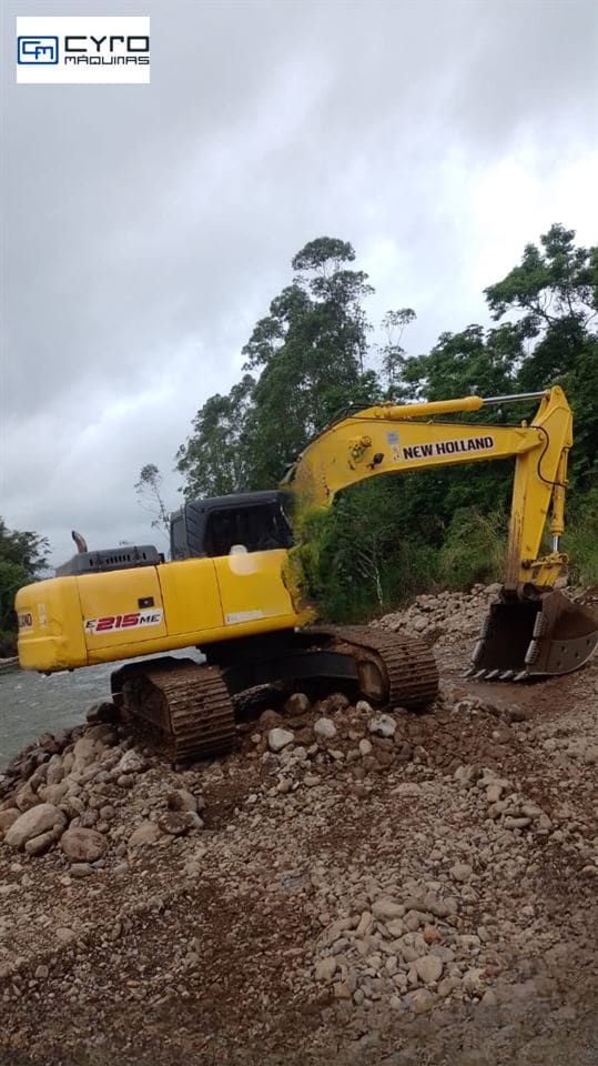 Escavadeira New Holland E215 ME 2008 - Imagem 2