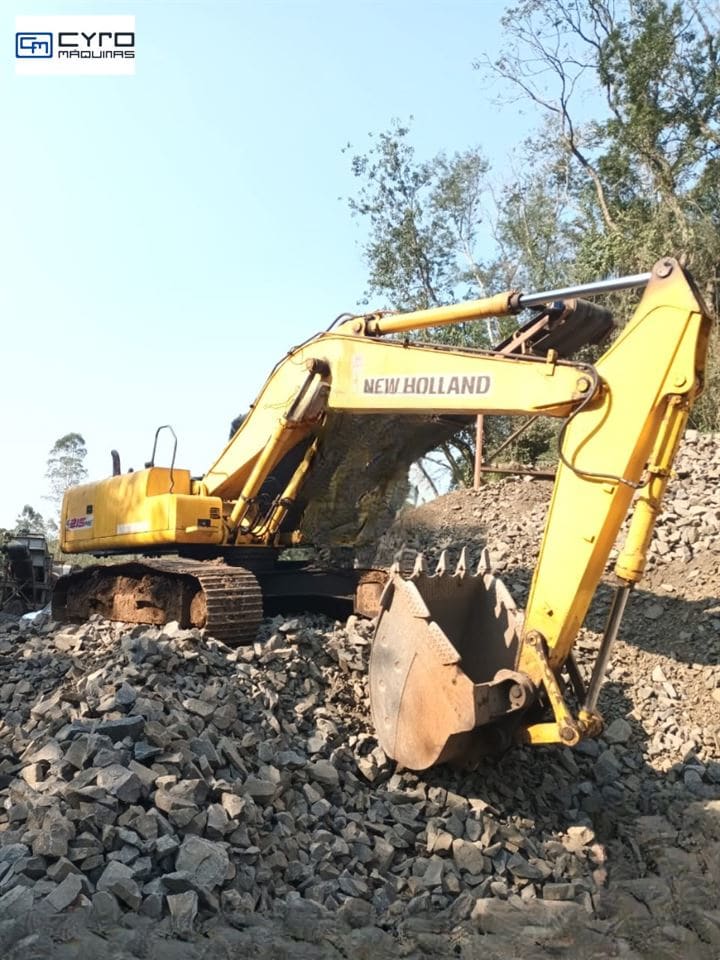 Escavadeira New Holland E215 ME 2008 - Imagem 8